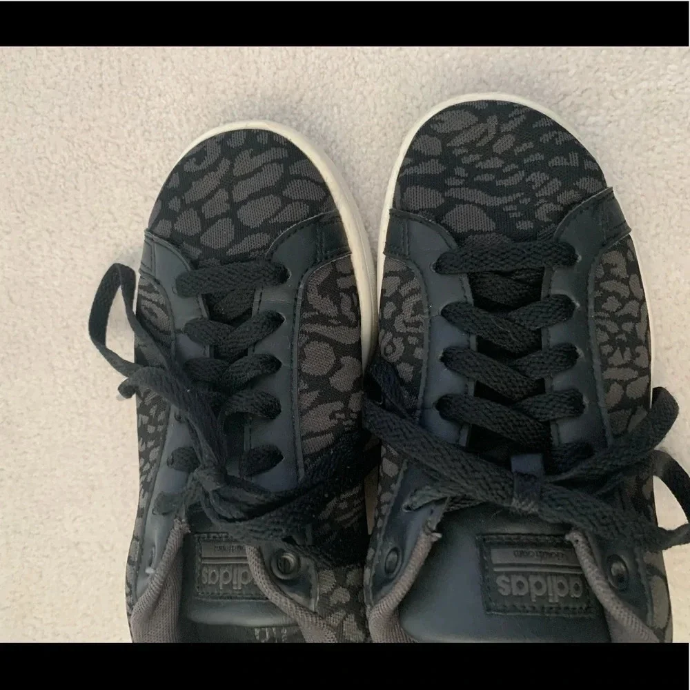 * 🔥HOST PICKS🔥* Adidas Cloudforam advantage shoes sneakers, printed, 5.5